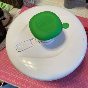 Salad spinner new without box